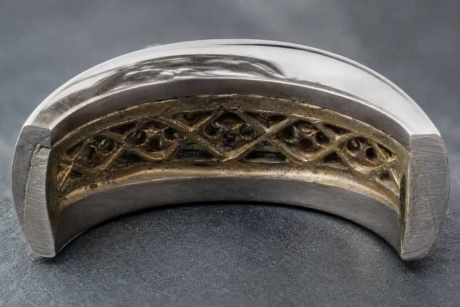 Cross-section style macro of a domed ring interior